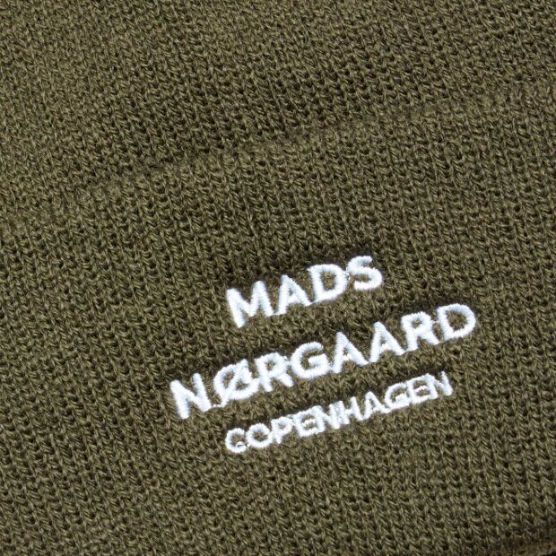 MADS NØRGAARD - ISAK LOGO AMBAS BEANIE | GRAPE LEAF