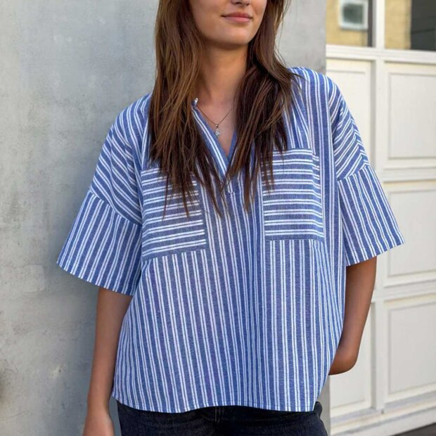 DEPECHE - BEATE BLUSE | BLUE YARNDYE STRIPE