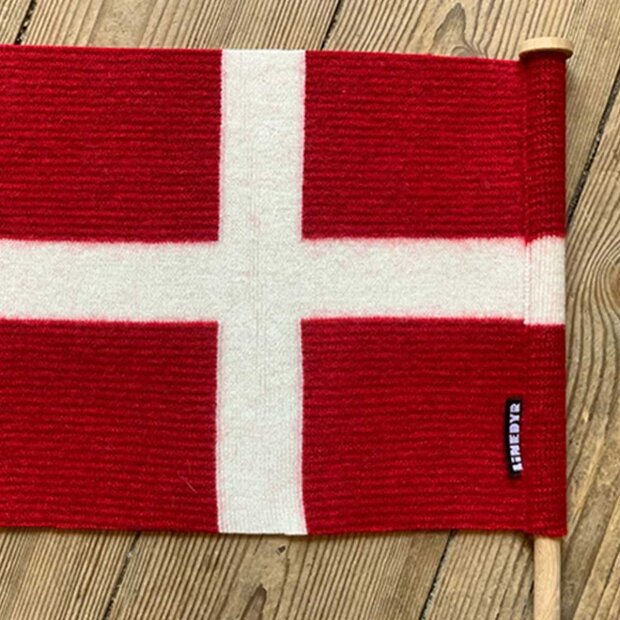 LINEDYR - FLAG PÅ PIND