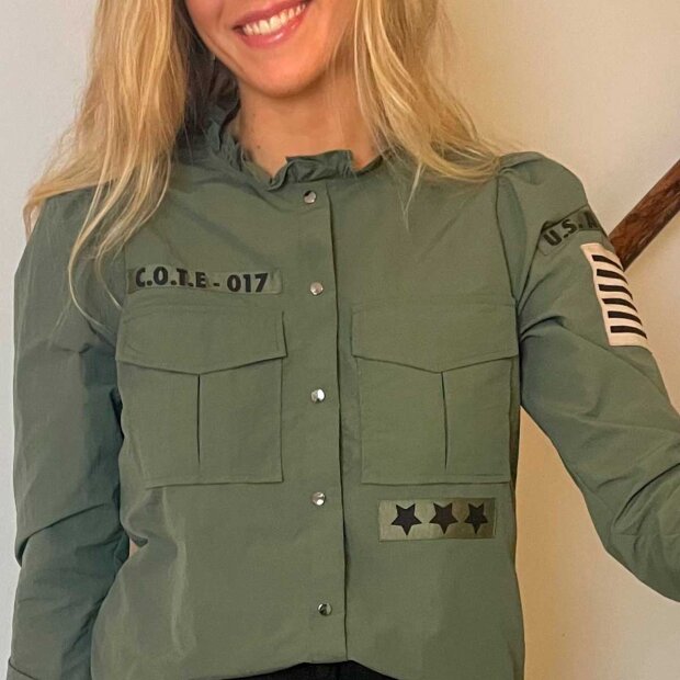 CONTINUE COPENHAGEN - MILI PATCH BLUSE | ARMY