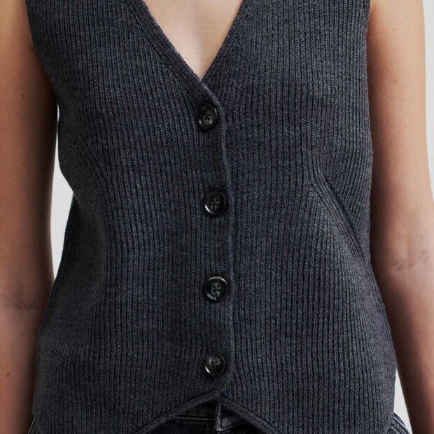 SECOND FEMALE - WILLA STRIKKET VEST | MØRK GRÅ MELANGE