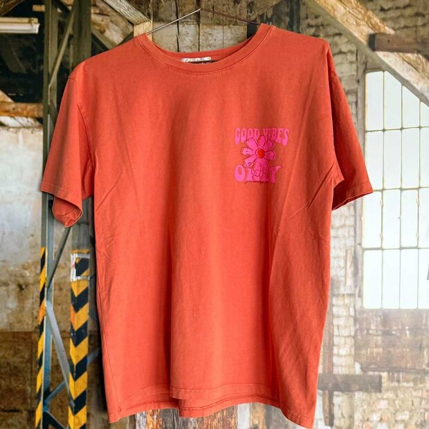 CABANA LIVING - MAWIE T-SHIRT | CORAL